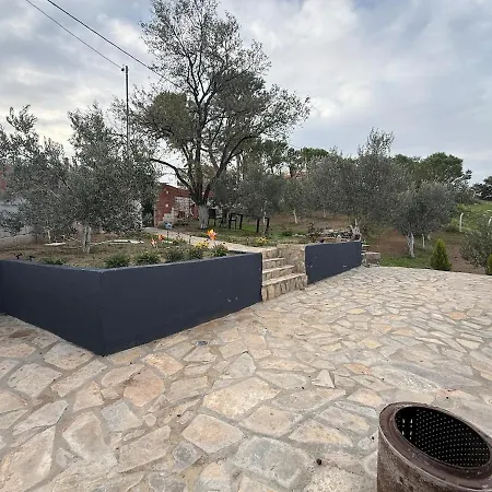 Serenity Mountain House Шале *